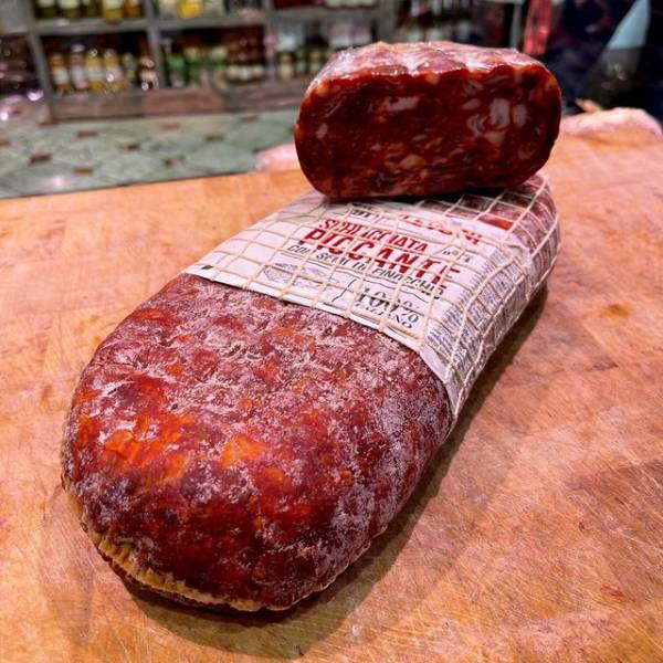 Spianata Piccante : Savourez une expérience culinaire inégalée avec le goût authentique d'une viande de qualité supérieure à Marseille